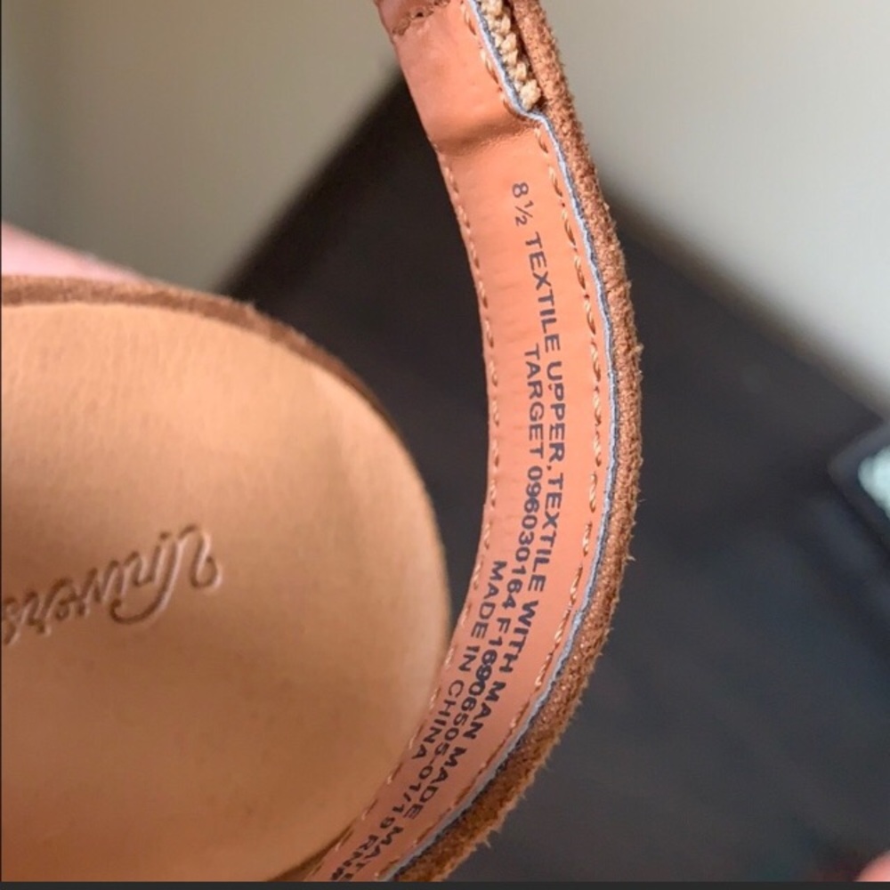 Universal Thread Heels - Picture 3 of 4